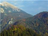 Španov vrh: z Jesenic prek Jelenkamna nekaj vrhov  v bližini Koroške Bele: Obešnik, Malnež, spredaj Strana, desno Hrastnik, zadaj Stol